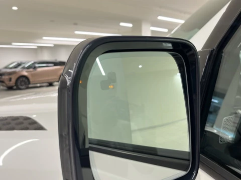 Land Rover Defender 3.0D I6 250 X-Dyn SE 110 AT 4WD MHEV