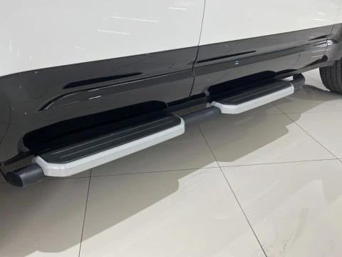 Land Rover Defender 3.0D I6 250 X-Dyn SE 110 AT 4WD MHEV