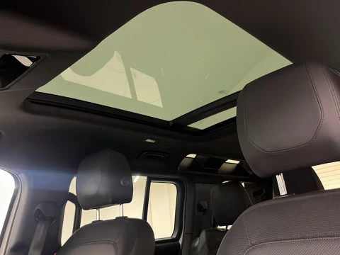 Land Rover Defender 3.0D I6 250 X-Dyn SE 110 AT 4WD MHEV