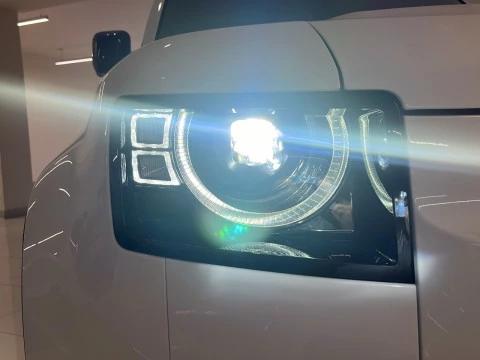 Land Rover Defender 3.0D I6 250 X-Dyn SE 110 AT 4WD MHEV