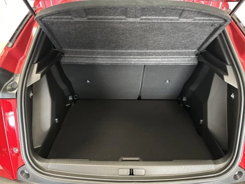 Peugeot 2008 Allure Gasolina 100 S&S 6 Vel. MAN