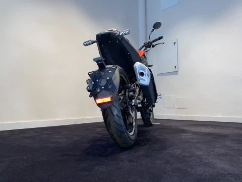 Benelli Leoncino 125  