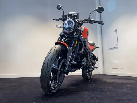 Benelli Leoncino 125  