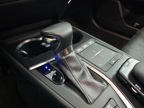 Lexus UX 2.0 250h Business