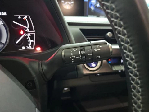 Lexus UX 2.0 250h Business