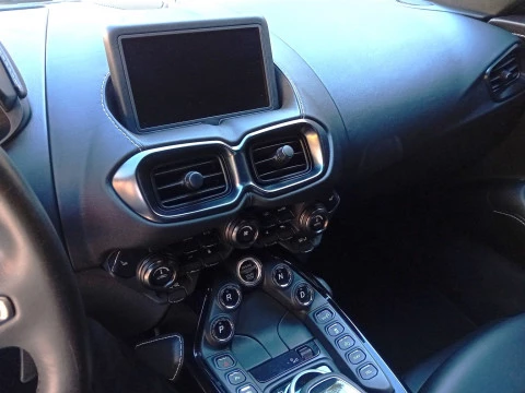 Aston Martin Vantage 4.0 V8