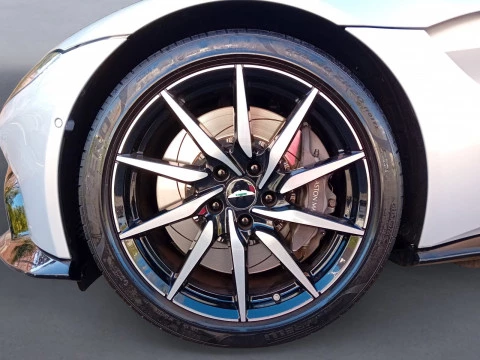 Aston Martin Vantage 4.0 V8