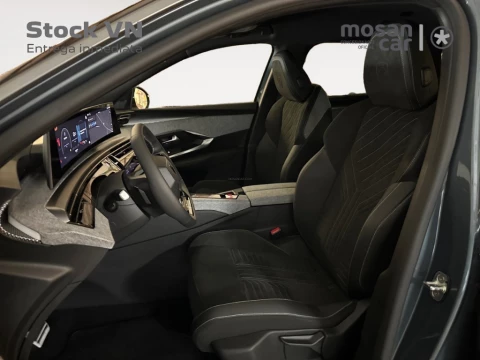 Peugeot 5008 Plug-in Hybrid 1.6 143KW GT e-DCS7