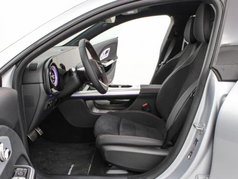 Mercedes-Benz CLA 1.5 CLA 180 MHEV DCT 136 4P