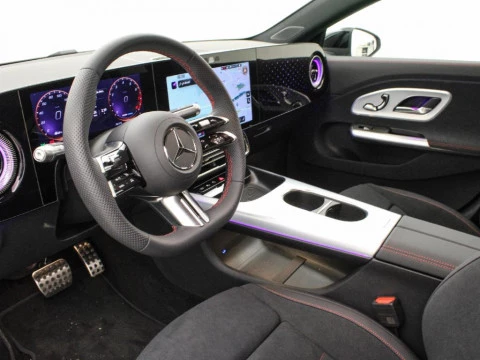 Mercedes-Benz CLA 1.5 CLA 180 MHEV DCT 136 4P