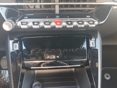 Peugeot 2008 Allure Gasolina 100 S&S 6 Vel. MAN