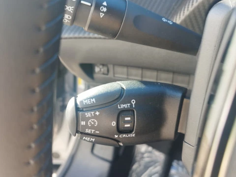 Peugeot 2008 Allure Gasolina 100 S&S 6 Vel. MAN