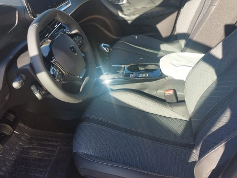Peugeot 2008 Allure Gasolina 100 S&S 6 Vel. MAN