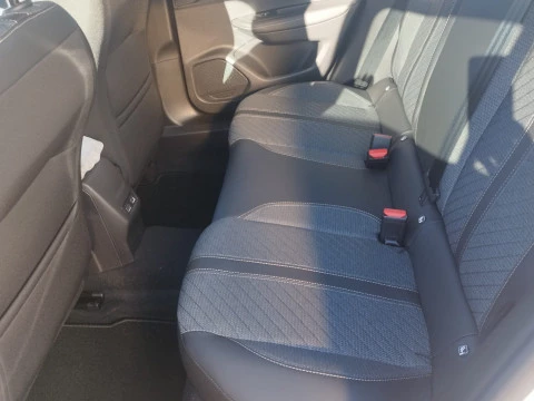 Peugeot 2008 Allure Gasolina 100 S&S 6 Vel. MAN