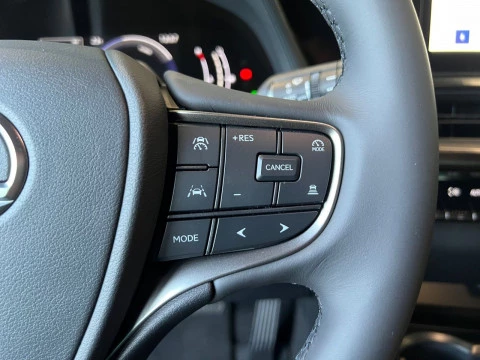 Lexus UX 2.0 300h UX Plus