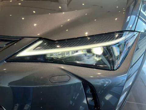 Lexus UX 2.0 300h UX Plus