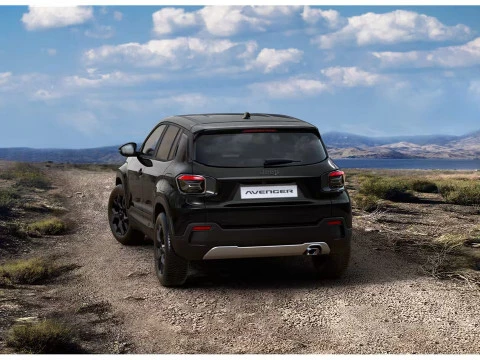 Jeep Avenger 1.2 eHybrid 81kW (110CV) Black Edition Jeep Avenger 1.2 eHybrid 81kW (110CV) Black Edition