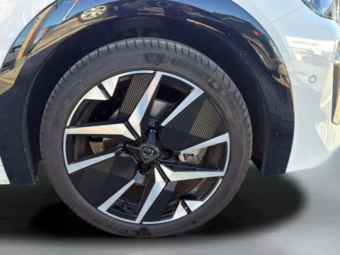 Peugeot 208  1.2 Hybrid GT e-DCS6 136