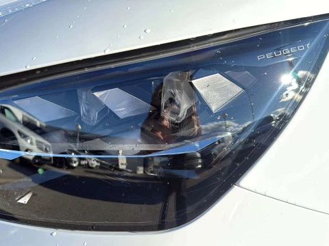 Peugeot 208  1.2 Hybrid GT e-DCS6 136