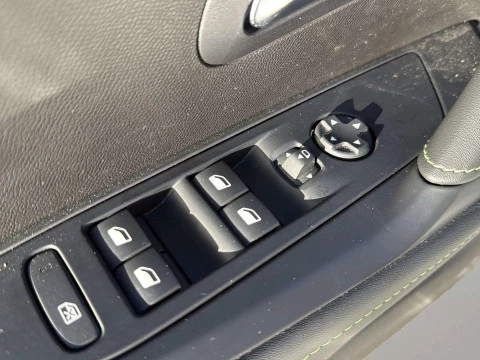 Peugeot 208  1.2 Hybrid GT e-DCS6 136