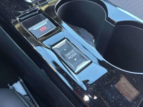 Peugeot 208  1.2 Hybrid GT e-DCS6 136