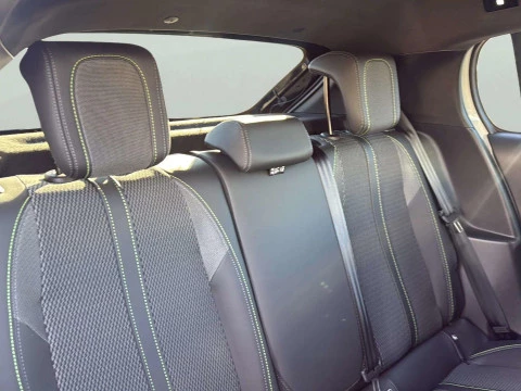 Peugeot 208  1.2 Hybrid GT e-DCS6 136