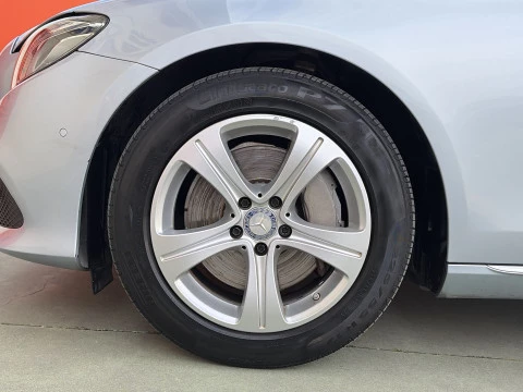 Mercedes-Benz Clase E 300 180 kW (245 CV)