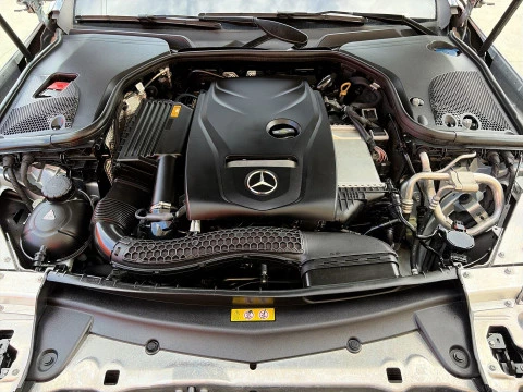 Mercedes-Benz Clase E 300 180 kW (245 CV)