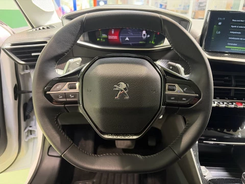 Peugeot 208 PureTech 100 Allure Pack EAT8 75 kW (100 CV)