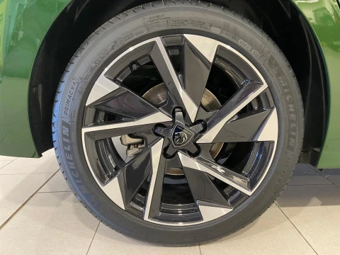 Peugeot 308 5P Allure BlueHDi 130 S&S EAT8