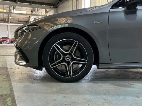 Mercedes-Benz Clase A A 250 e con tecnologia hibrida EQ