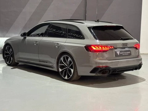 Audi A4 RS4 Avant TFSI 331kW quattro tiptronic