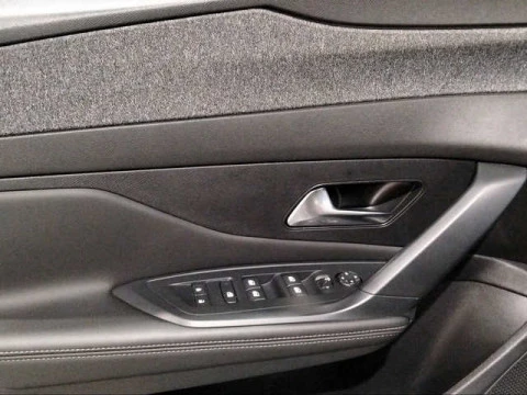 Peugeot 408 Puretech 130 Allure EAT8 96 kW (130 CV)