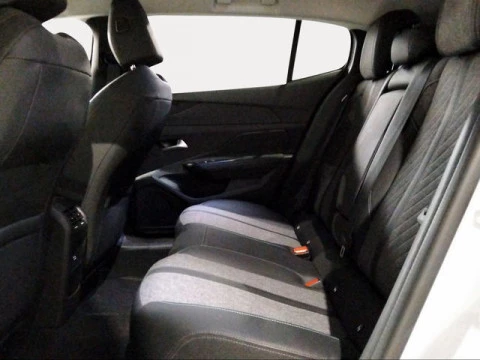 Peugeot 408 Puretech 130 Allure EAT8 96 kW (130 CV)