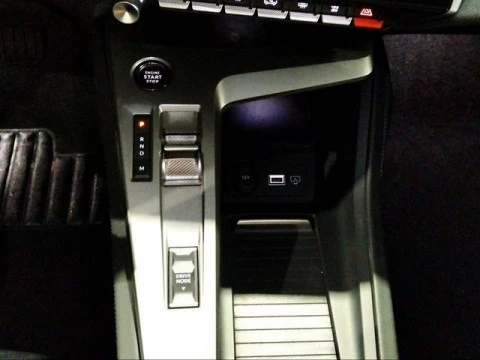 Peugeot 408 Puretech 130 Allure EAT8 96 kW (130 CV)