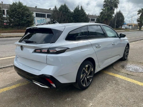 Peugeot 308 fam. 1.2 HYBRID MHEV 136 EDCS6 ALLURE SW 5P