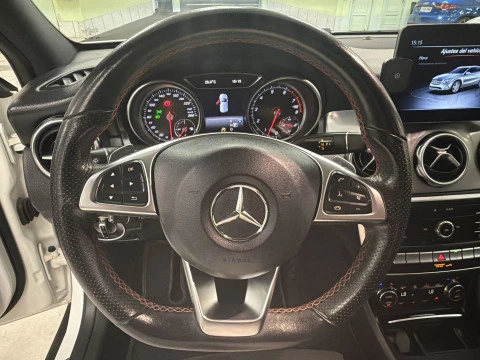 Mercedes-Benz GLA 180 90 kW (122 CV)