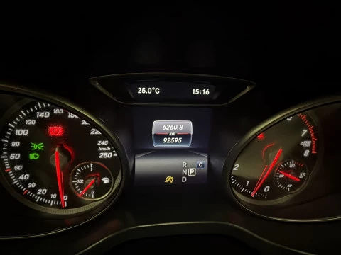 Mercedes-Benz GLA 180 90 kW (122 CV)