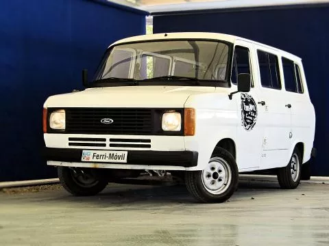 Ford Transit BUS 15 LWB SEMI-HR 2.4D 4P Ford Transit BUS 15 LWB SEMI-HR 2.4D 4P