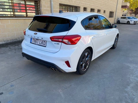 Ford Focus 1.0 Ecoboost MHEV 114kW ST-Line