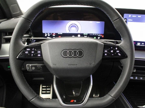 Audi Q3 AUDI Q3 SUV LAUNCH EDITION E-HYBRID 200 KW S TRONIC