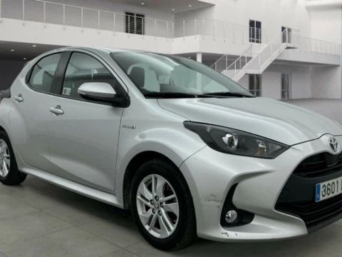 Toyota Yaris 1.5 120H Business Plus