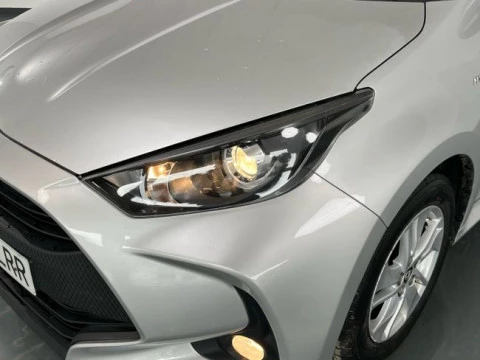 Toyota Yaris 1.5 120H Business Plus