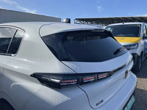Peugeot 308 5P Allure Puretech 130 S&S EAT8