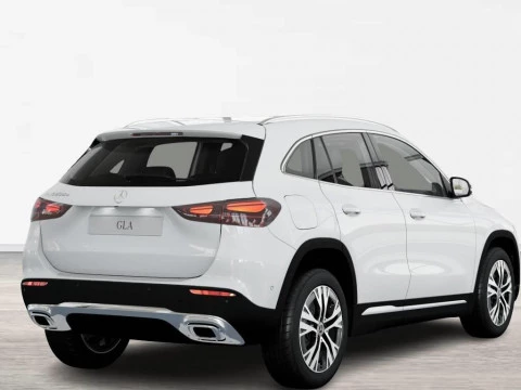 Mercedes-Benz GLA 250 e con tecnología híbrida EQ