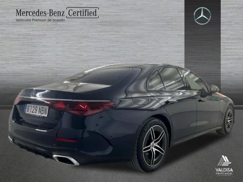 Mercedes-Benz Clase E 300 de berlina con tecnología híbrida EQ