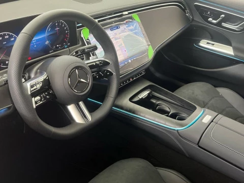Mercedes-Benz Clase E 300 de berlina con tecnología híbrida EQ
