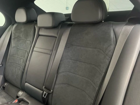 Mercedes-Benz Clase E 300 de berlina con tecnología híbrida EQ