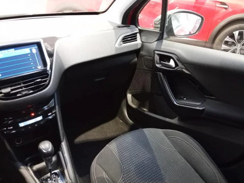 Peugeot 208  1.2 PureTech S&S Tech Edition 110