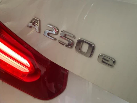 Mercedes-Benz Clase A 250 e Sedán